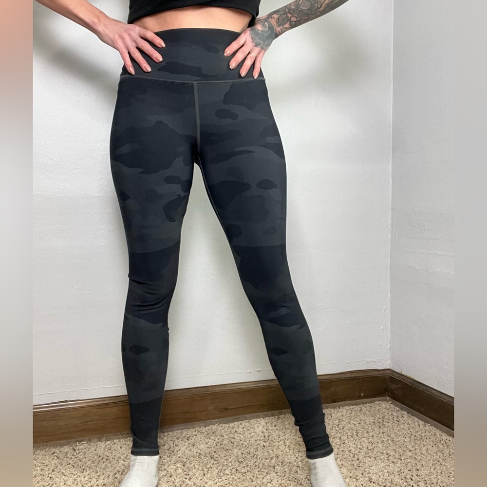ALO Yoga Dark Camouflage Leggings
